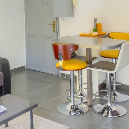 Joli 2 Pièces Emplacement Idéal Piétonne *